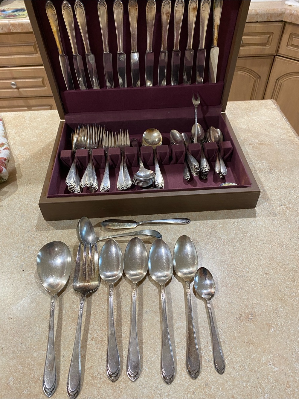 1847 Rogers Bros IS- 1936 LOVELACE Flatware for 12 w/ Chest 80 Pieces-NICE!